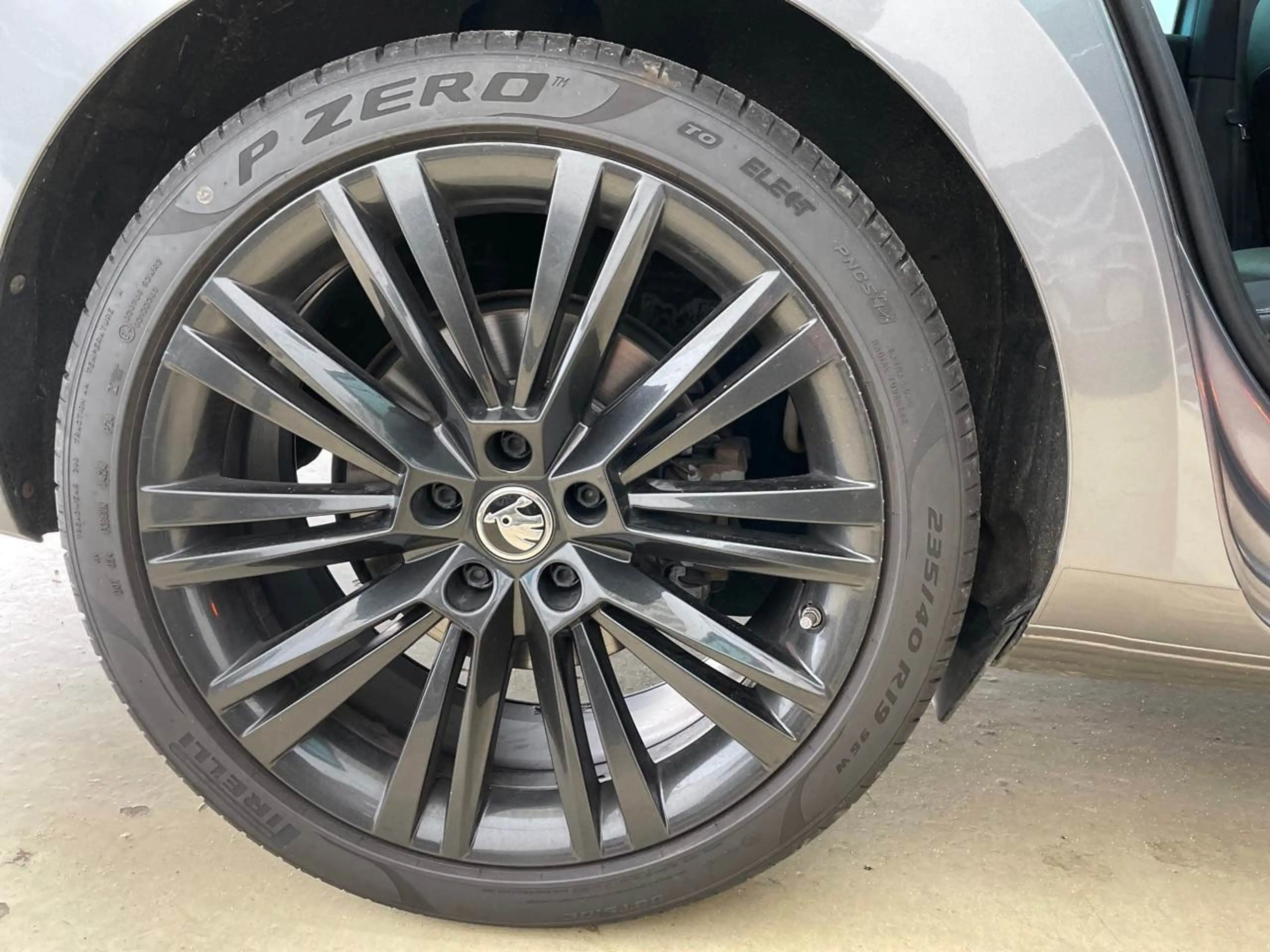 Skoda Superb Combi 2.0 TDI L&K Virtual AHK ACC BLIS — photo 13