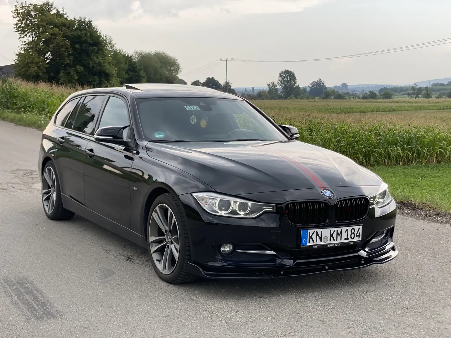BMW 318 318d Touring Sport Line Black - 1