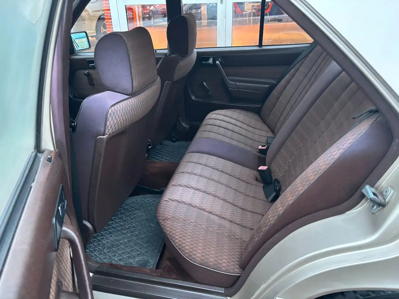 Mercedes-Benz 190 E 190*3.HAND*SERVO*el.SD*HU NEU*, foto 11