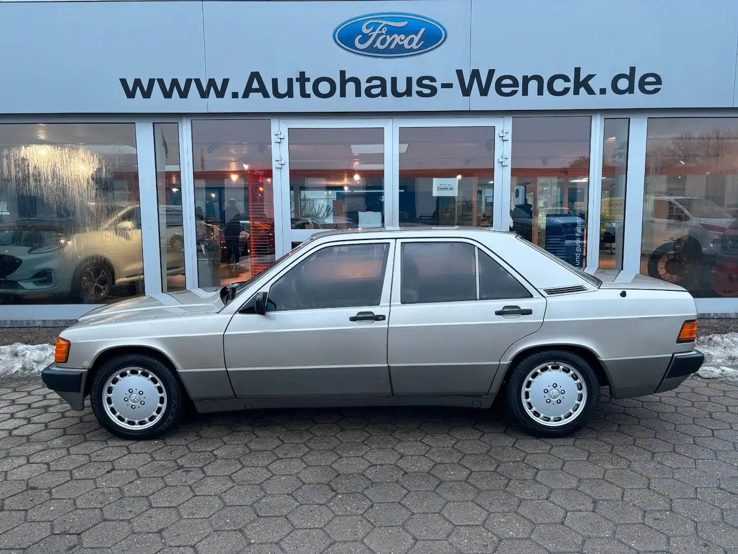 Mercedes-Benz 190 E 190*3.HAND*SERVO*el.SD*HU NEU* Or - 1