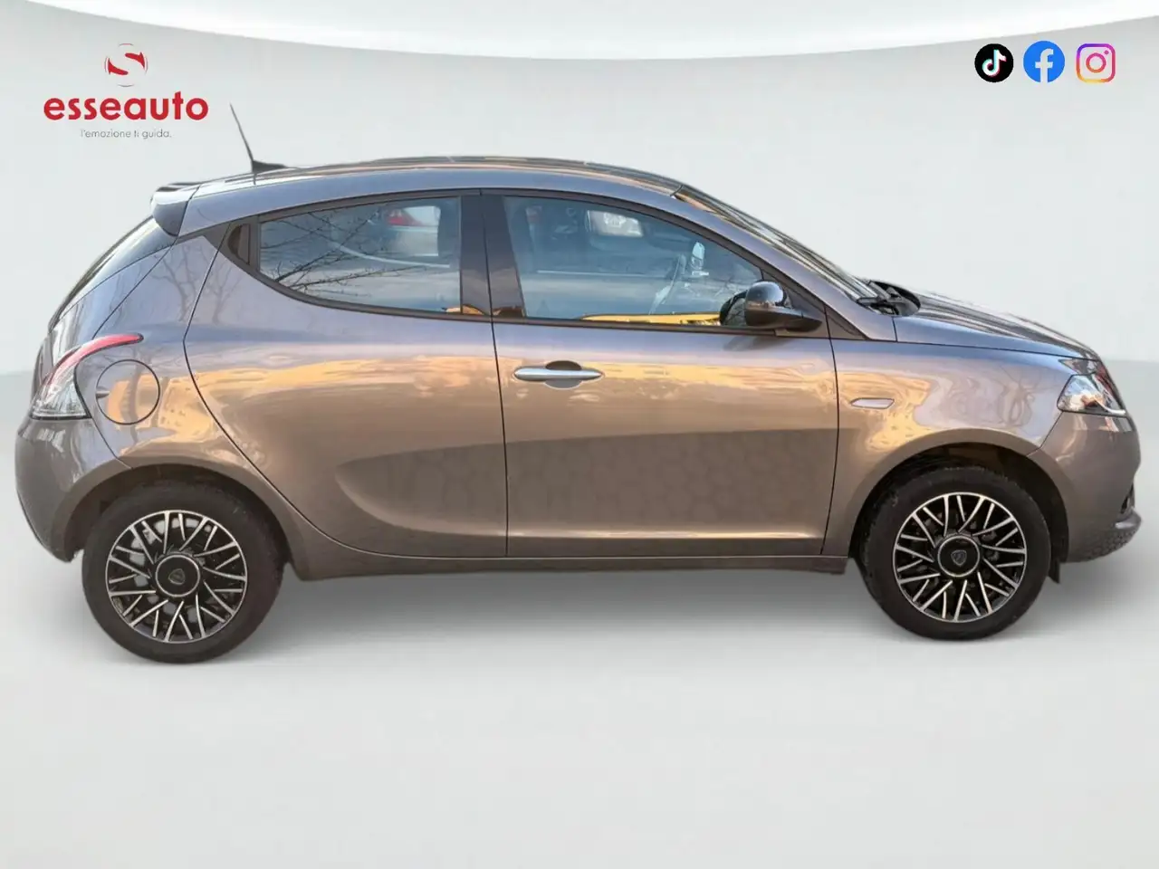 Lancia Ypsilon 2023 — фото 7