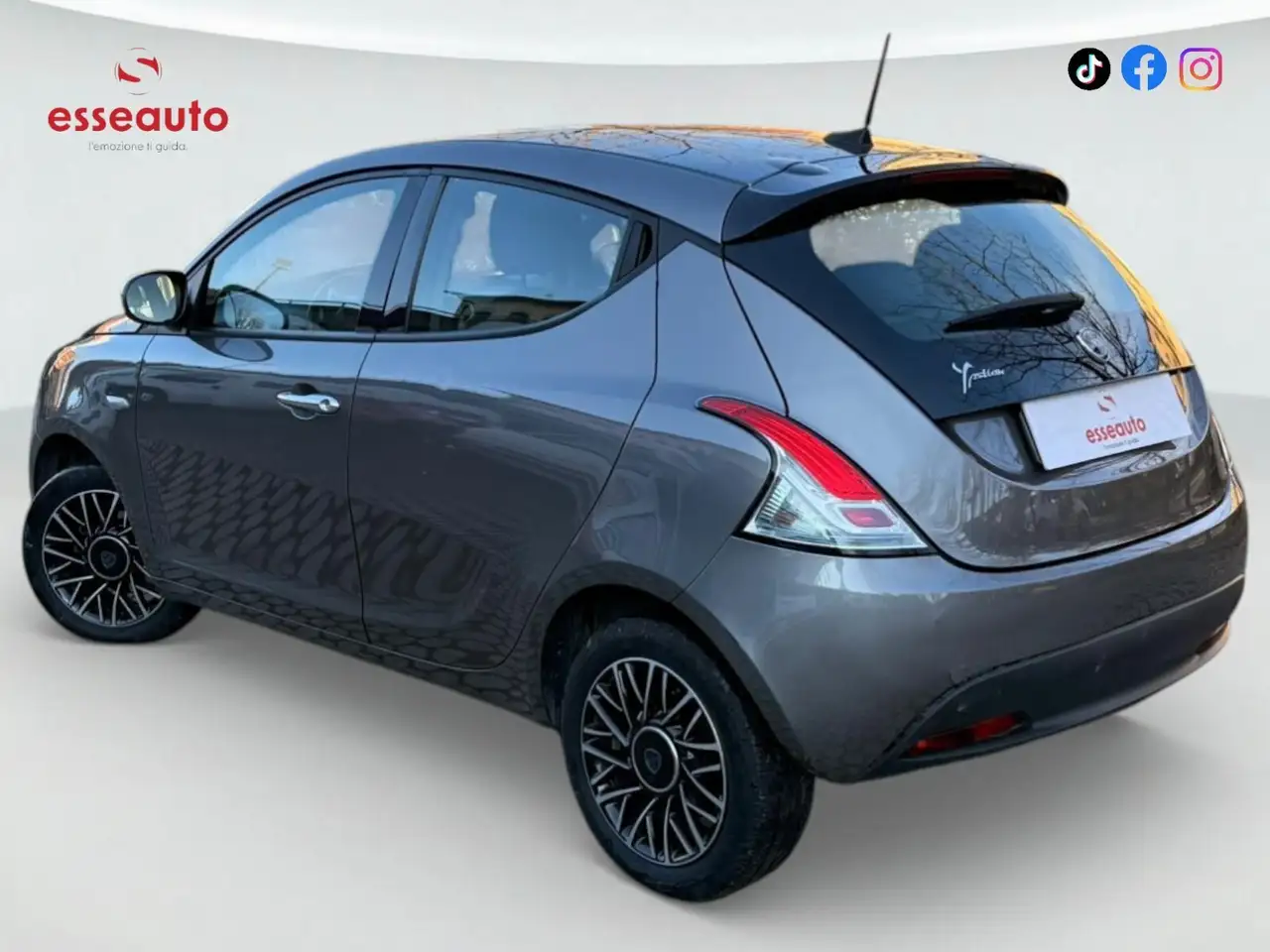 Lancia Ypsilon 2023 — фото 11
