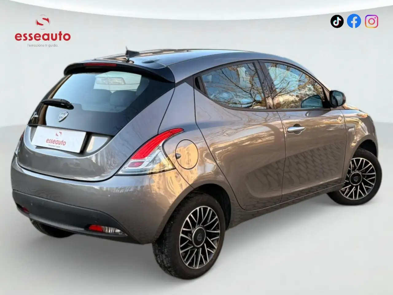 Lancia Ypsilon 2023 — фото 8