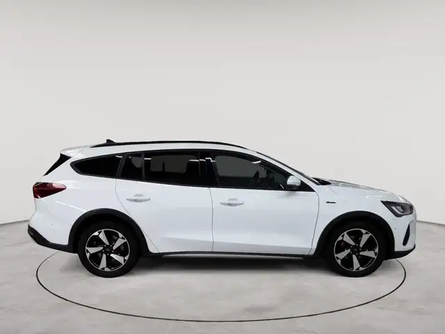 Ford Focus view 3