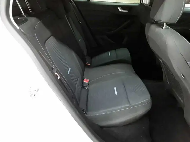 Ford Focus view 14