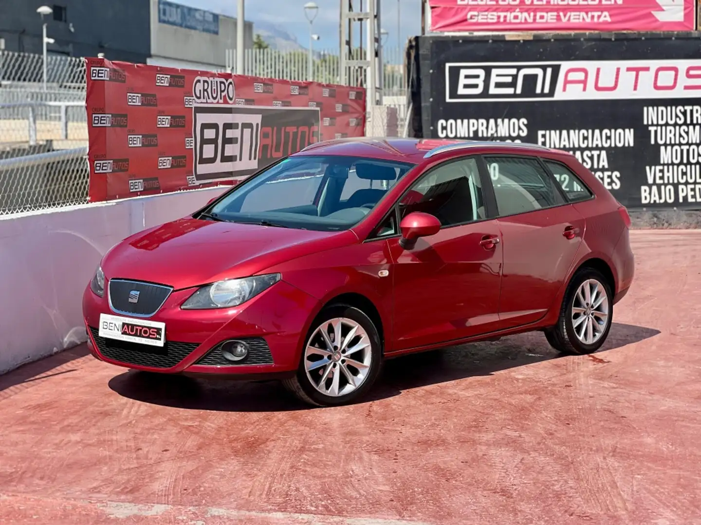 SEAT Ibiza ST 1.2TDICR Reference E Ecomotive Rojo - 1