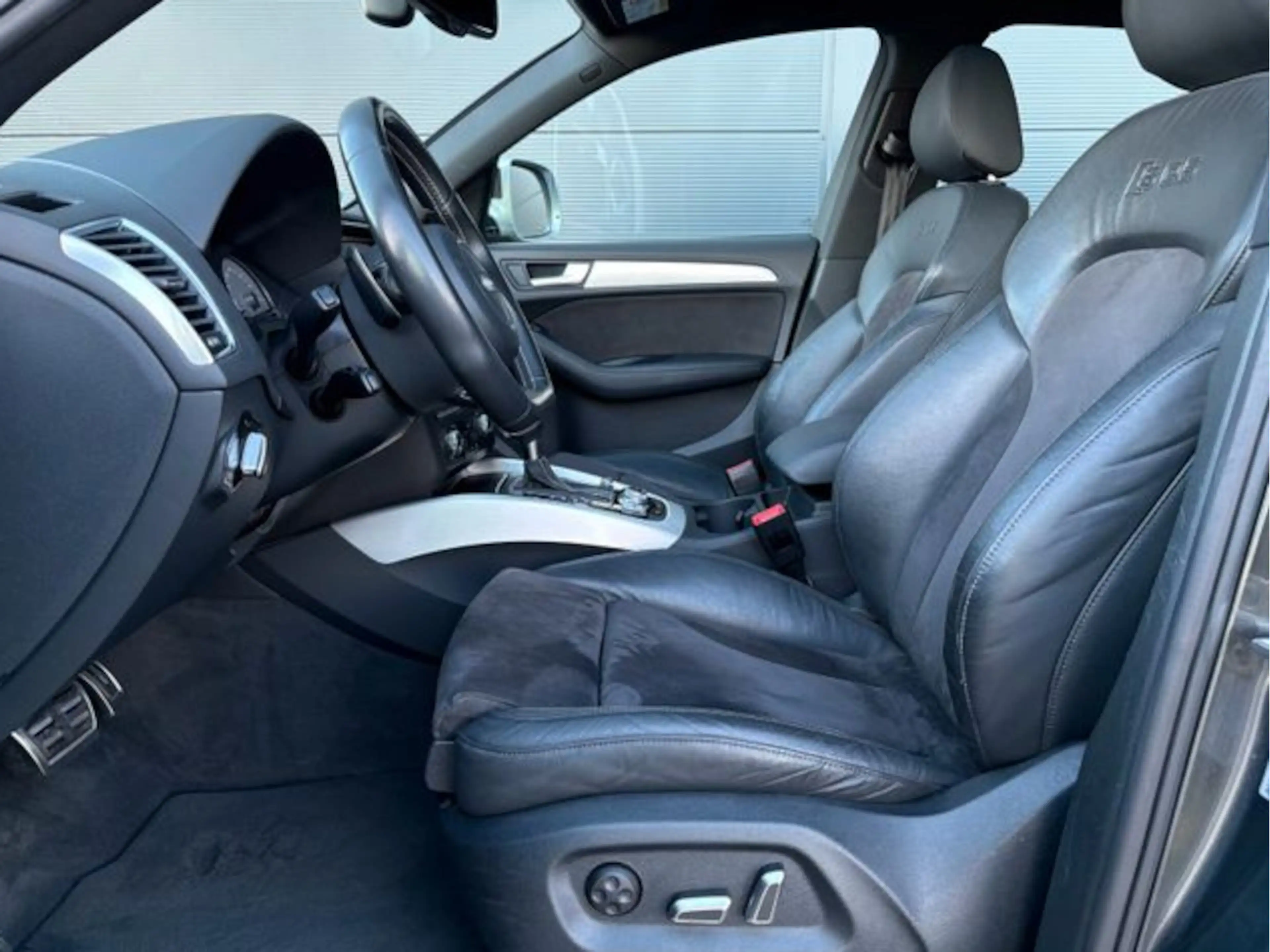 Audi SQ5 3.0 TDI quattro Pano Standheizung AHK 1.Hand — photo 5