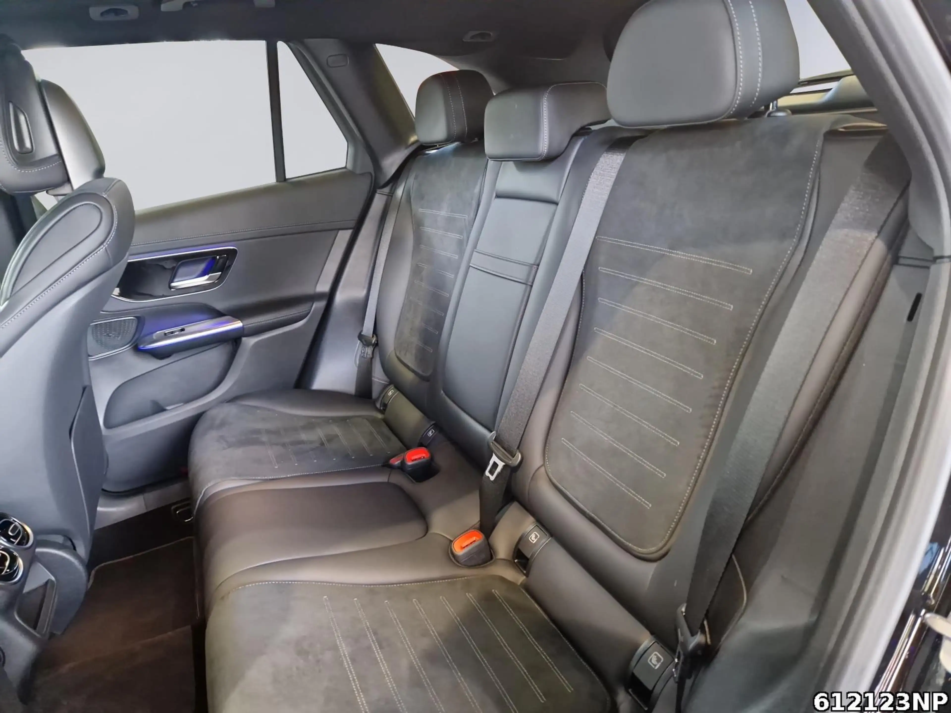 Mercedes-Benz GLC 300 4M AMG  Pano AHK Digital Light Distronic — photo 11