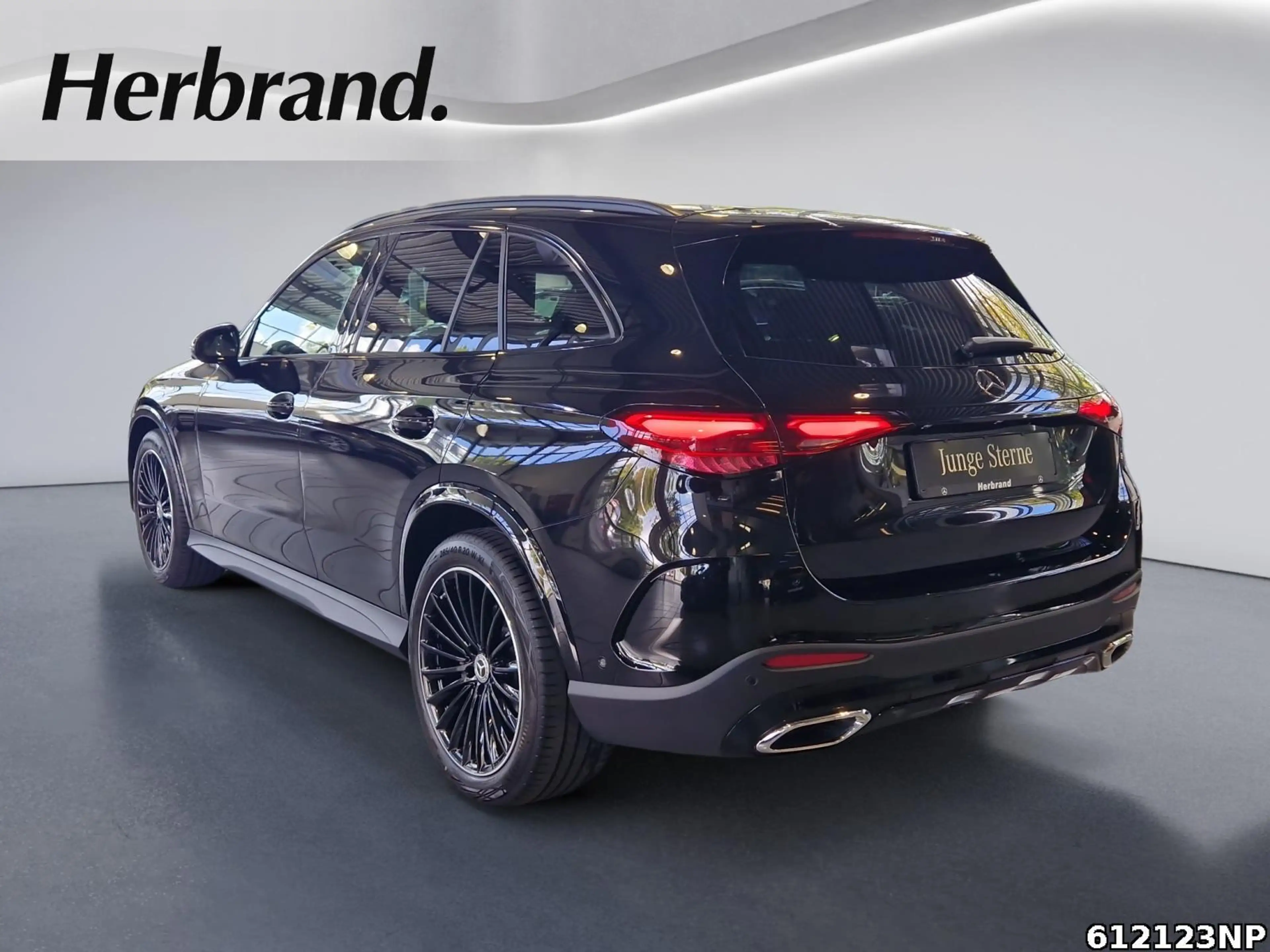 Mercedes-Benz GLC 300 4M AMG  Pano AHK Digital Light Distronic — photo 4
