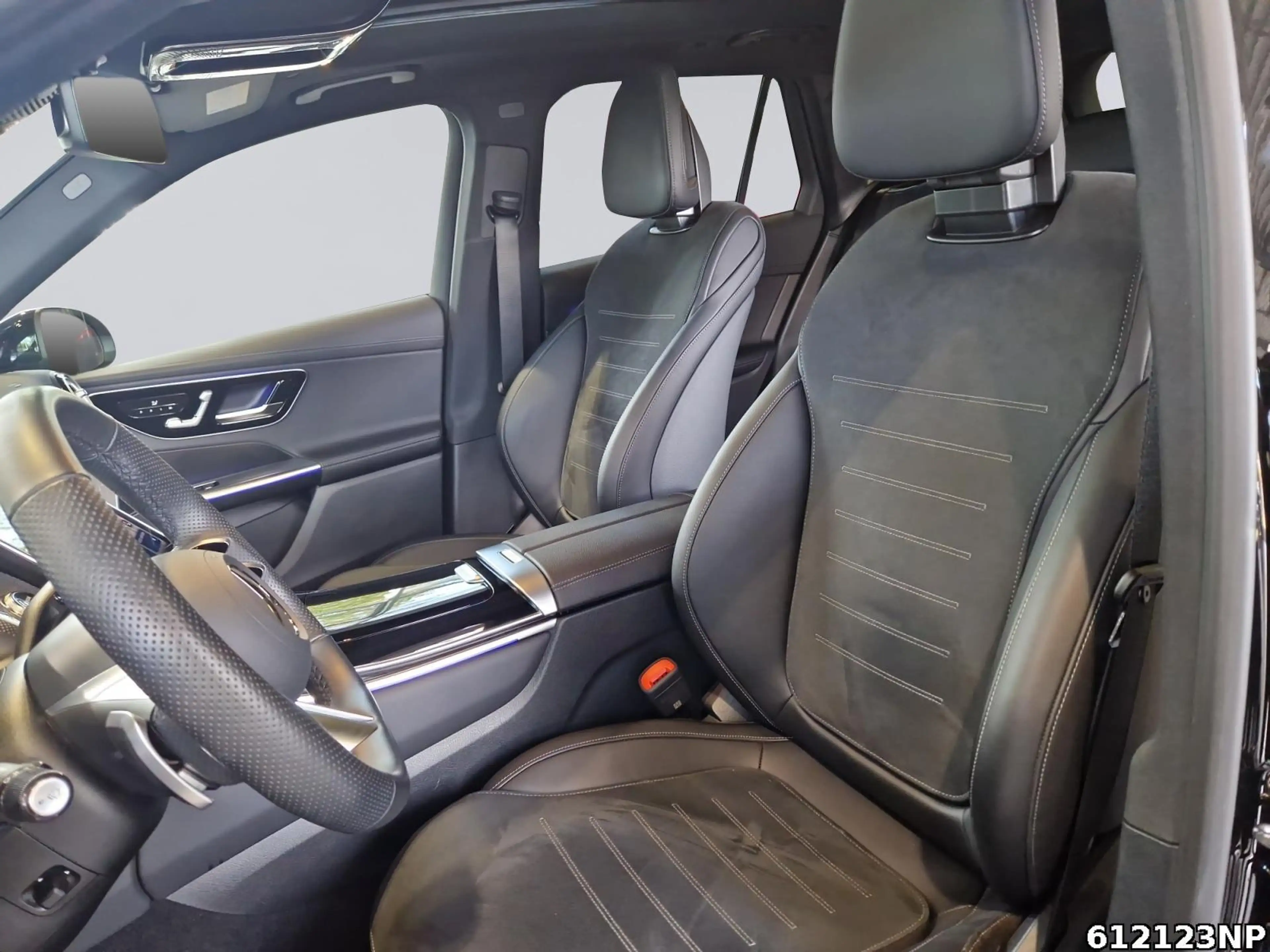 Mercedes-Benz GLC 300 4M AMG  Pano AHK Digital Light Distronic — photo 10