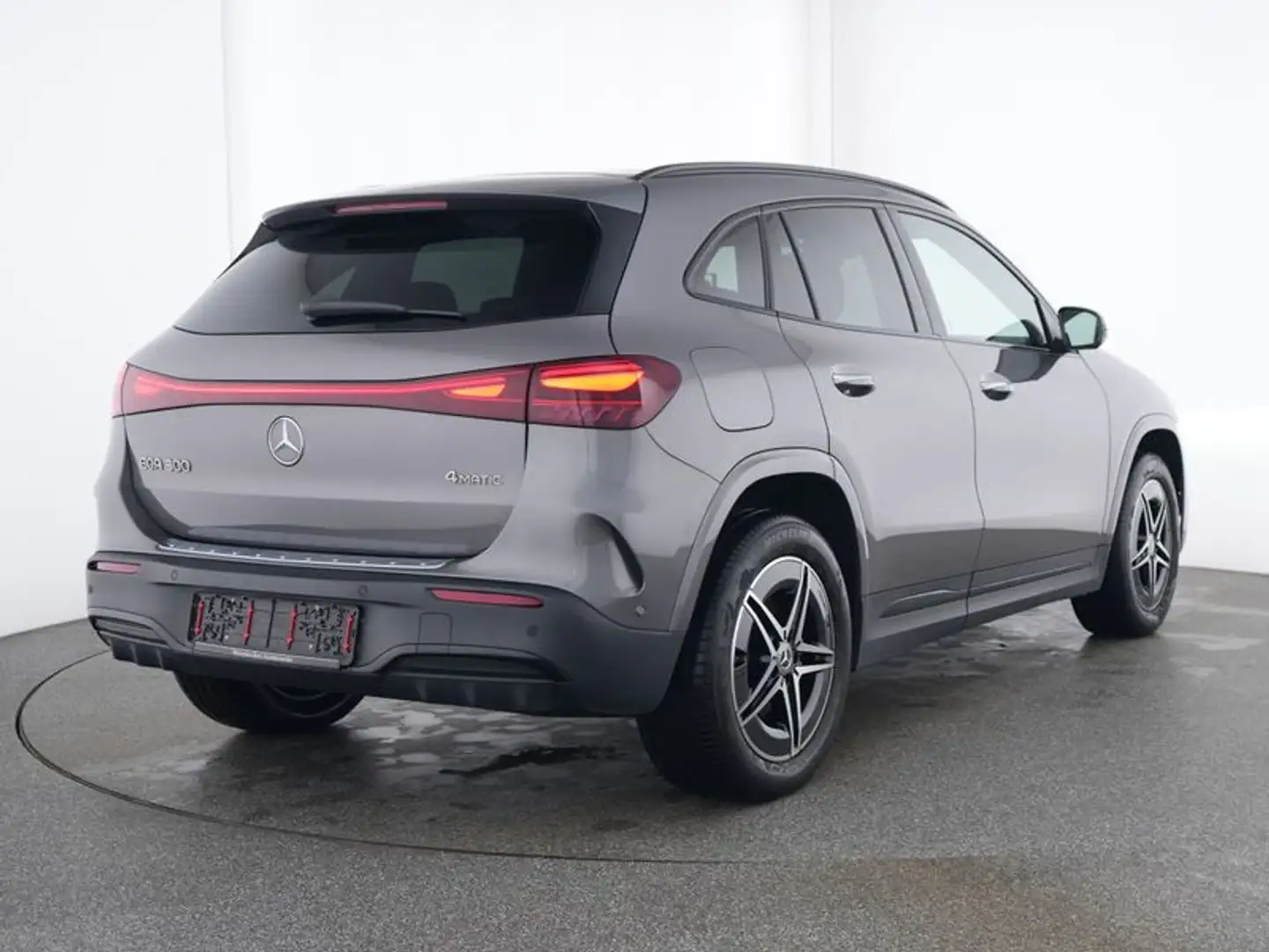 Mercedes-Benz EQA 300 4MATIC AMG/360/LED/PANO Grau - 2