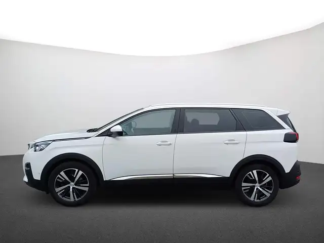 Peugeot 5008 view 4
