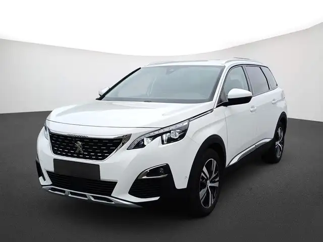 Peugeot 5008 main image
