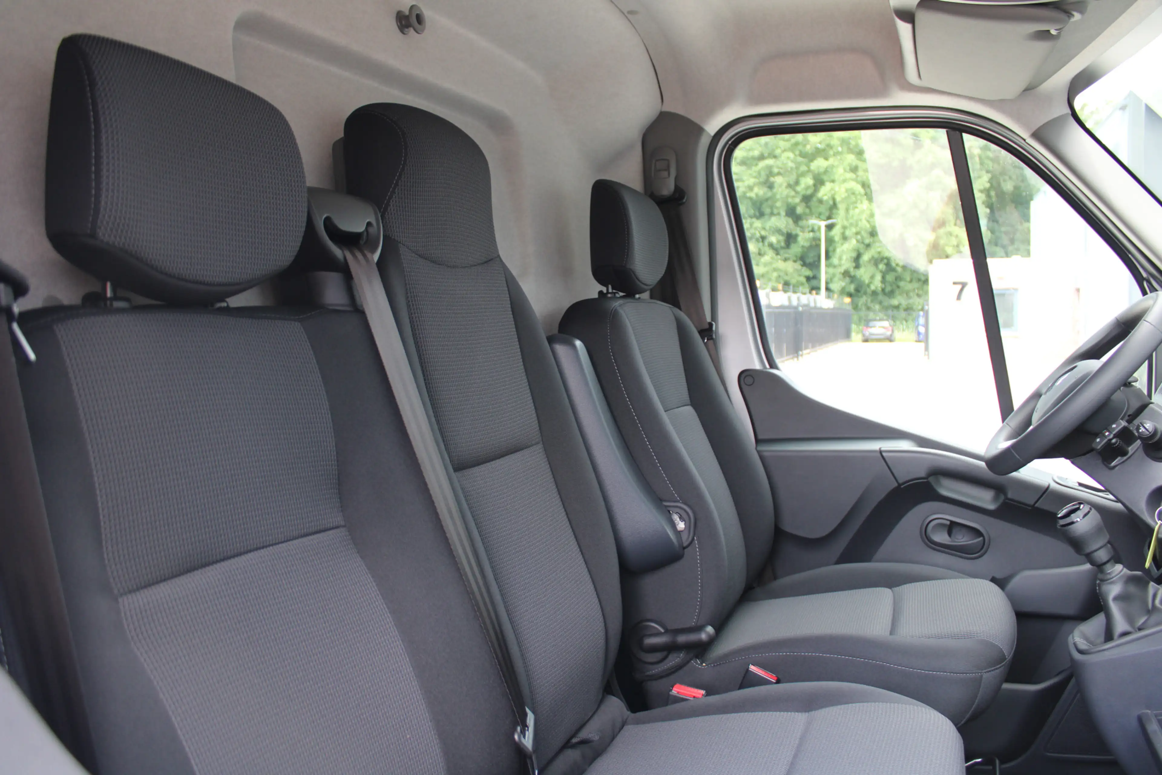 Renault Master T35 2.3 dCi 180pk L3H2 - Airco - Navigatie - Camer — photo 6