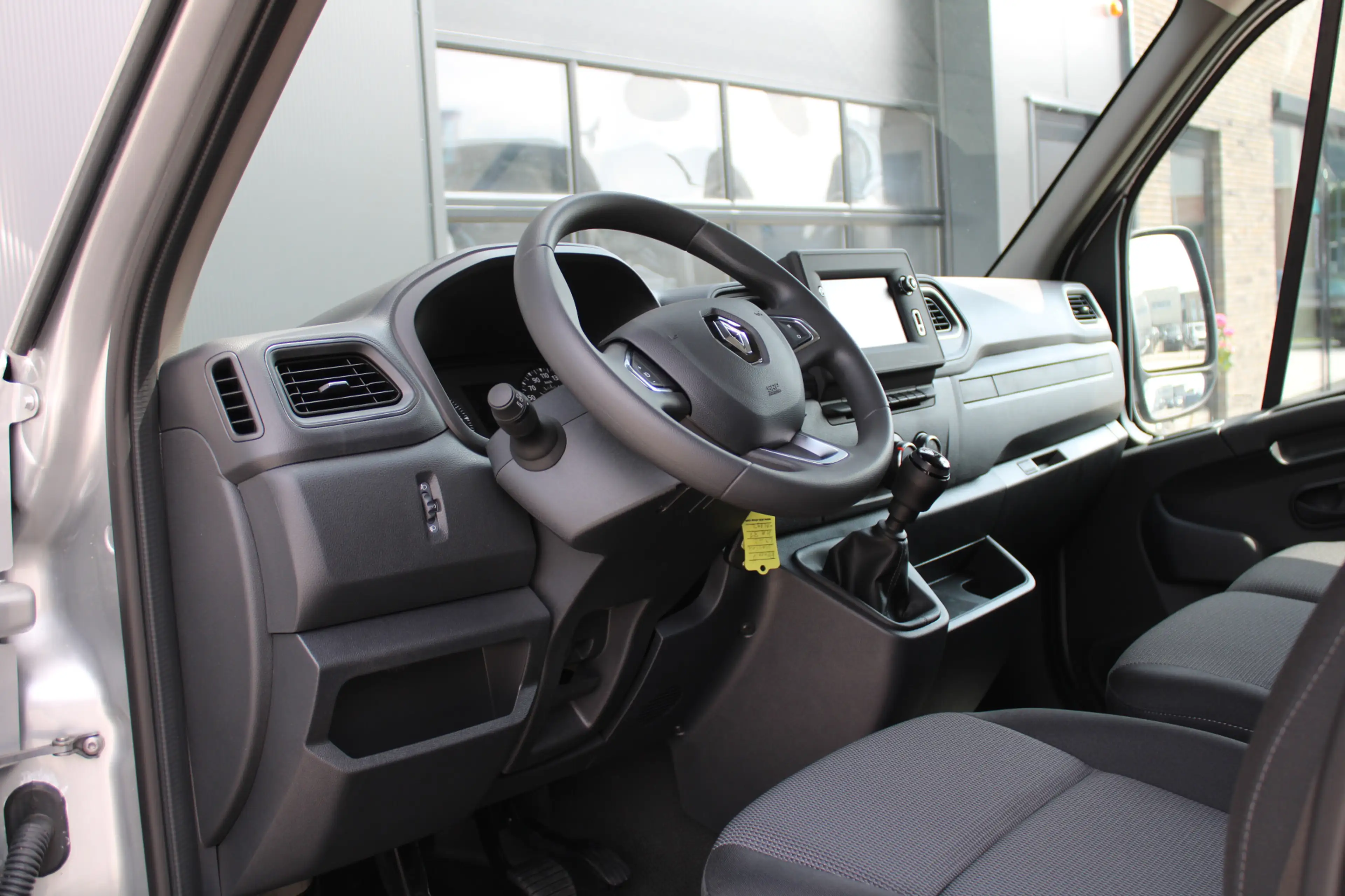 Renault Master T35 2.3 dCi 180pk L3H2 - Airco - Navigatie - Camer — photo 2
