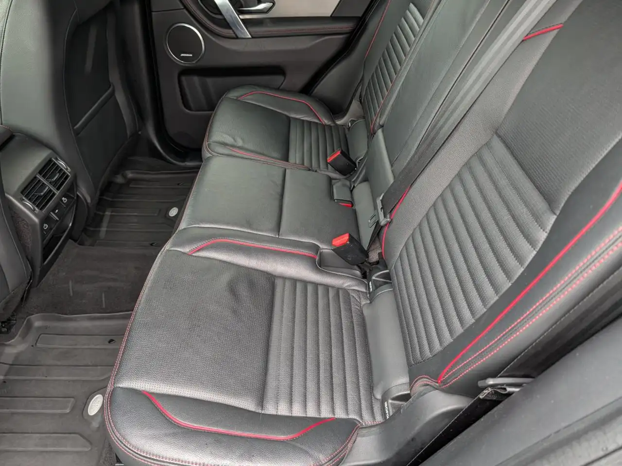 Land Rover Discovery Sport снимка Land Rover Discovery Sport