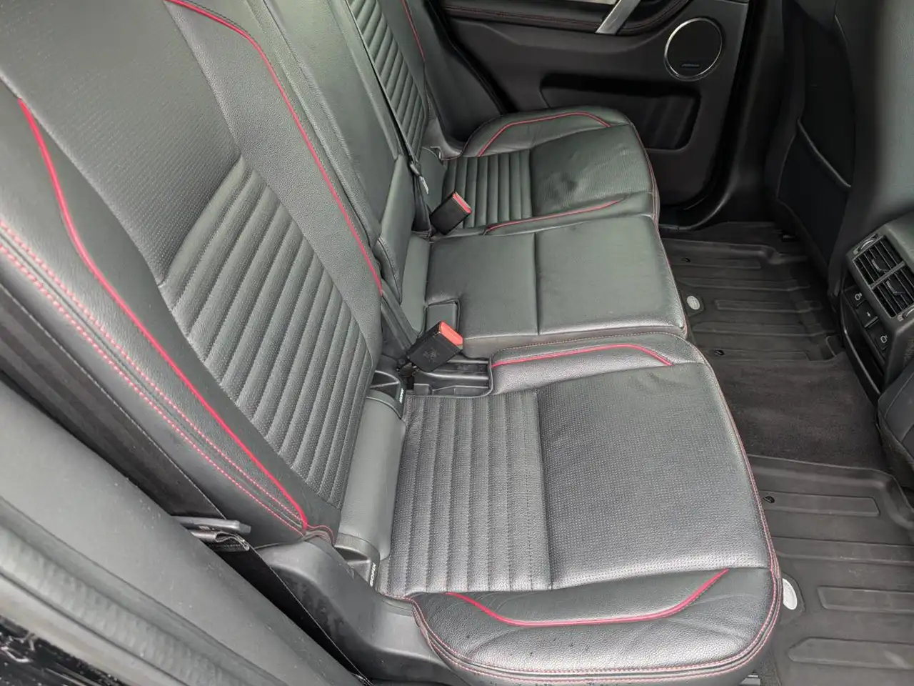 Land Rover Discovery Sport снимка Land Rover Discovery Sport