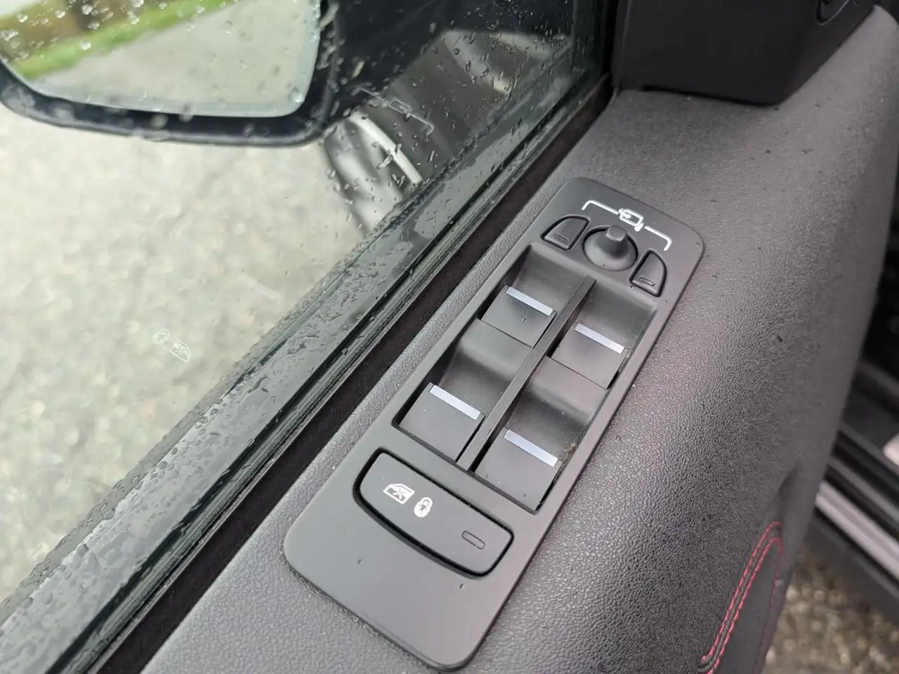 Land Rover Discovery Sport снимка Land Rover Discovery Sport
