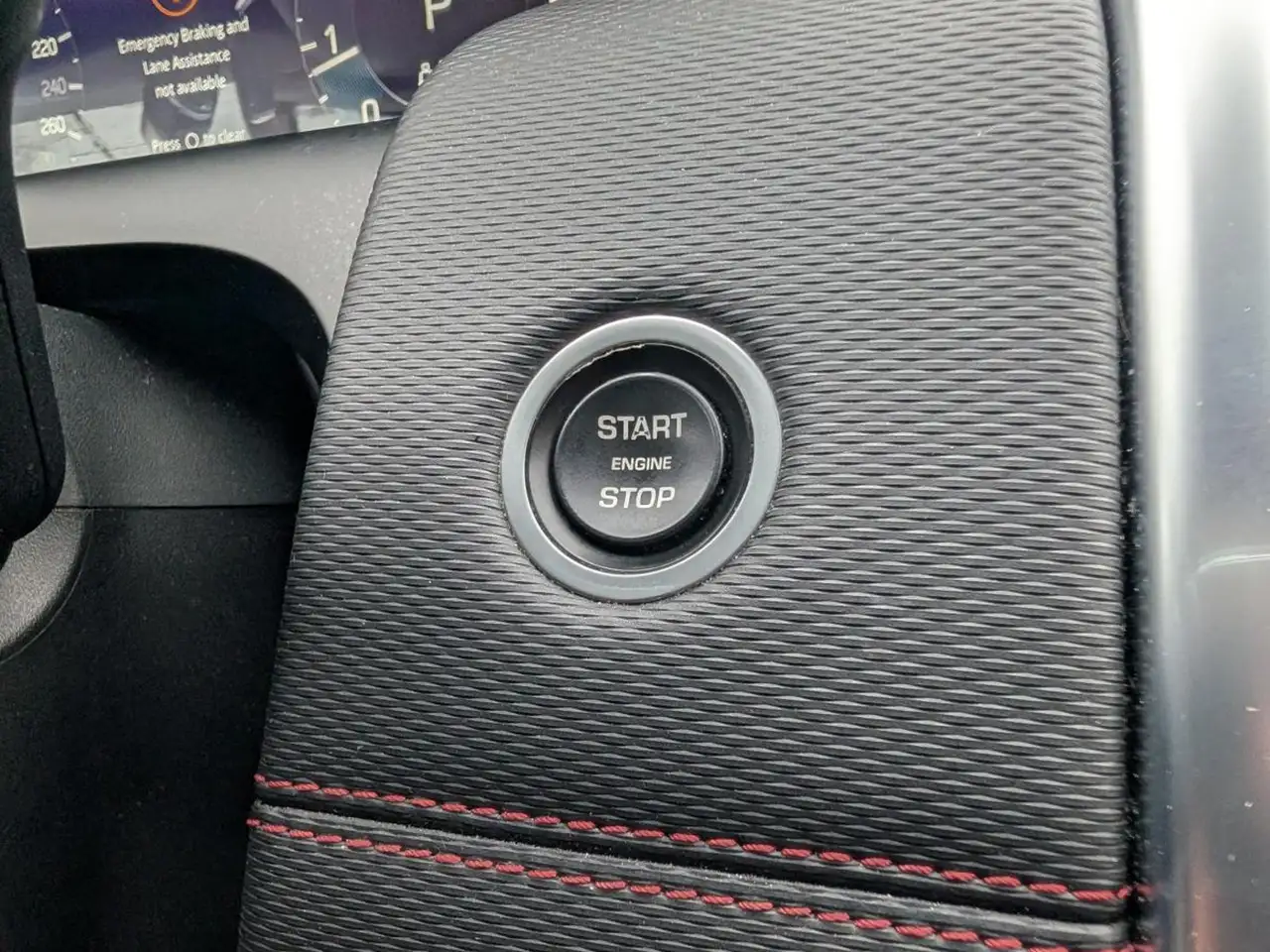 Land Rover Discovery Sport снимка Land Rover Discovery Sport