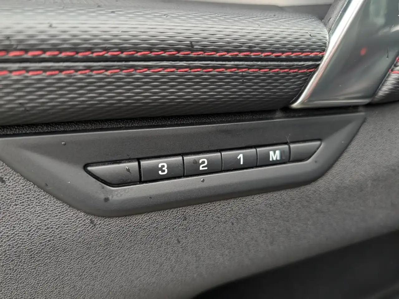 Land Rover Discovery Sport снимка Land Rover Discovery Sport