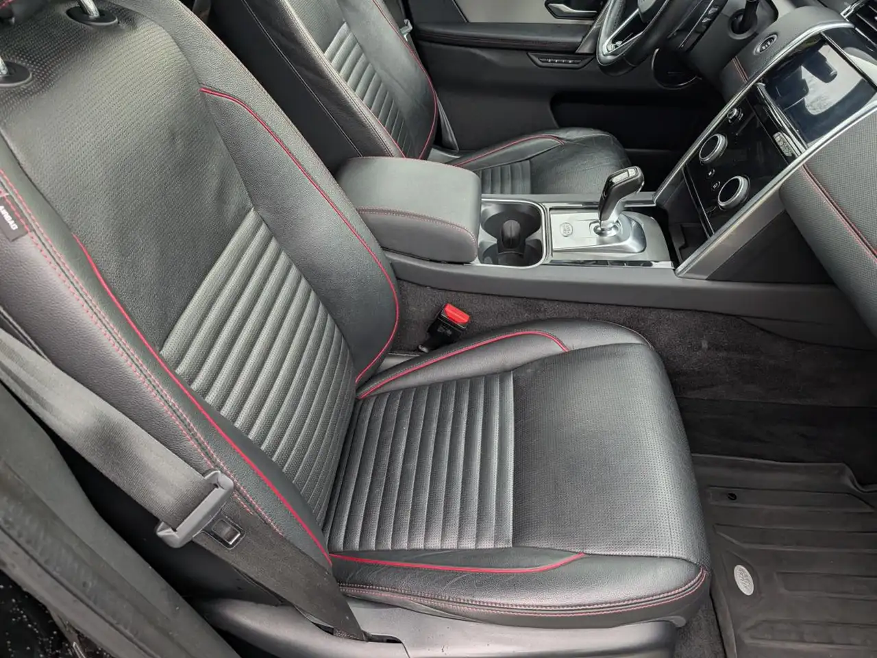 Land Rover Discovery Sport снимка Land Rover Discovery Sport