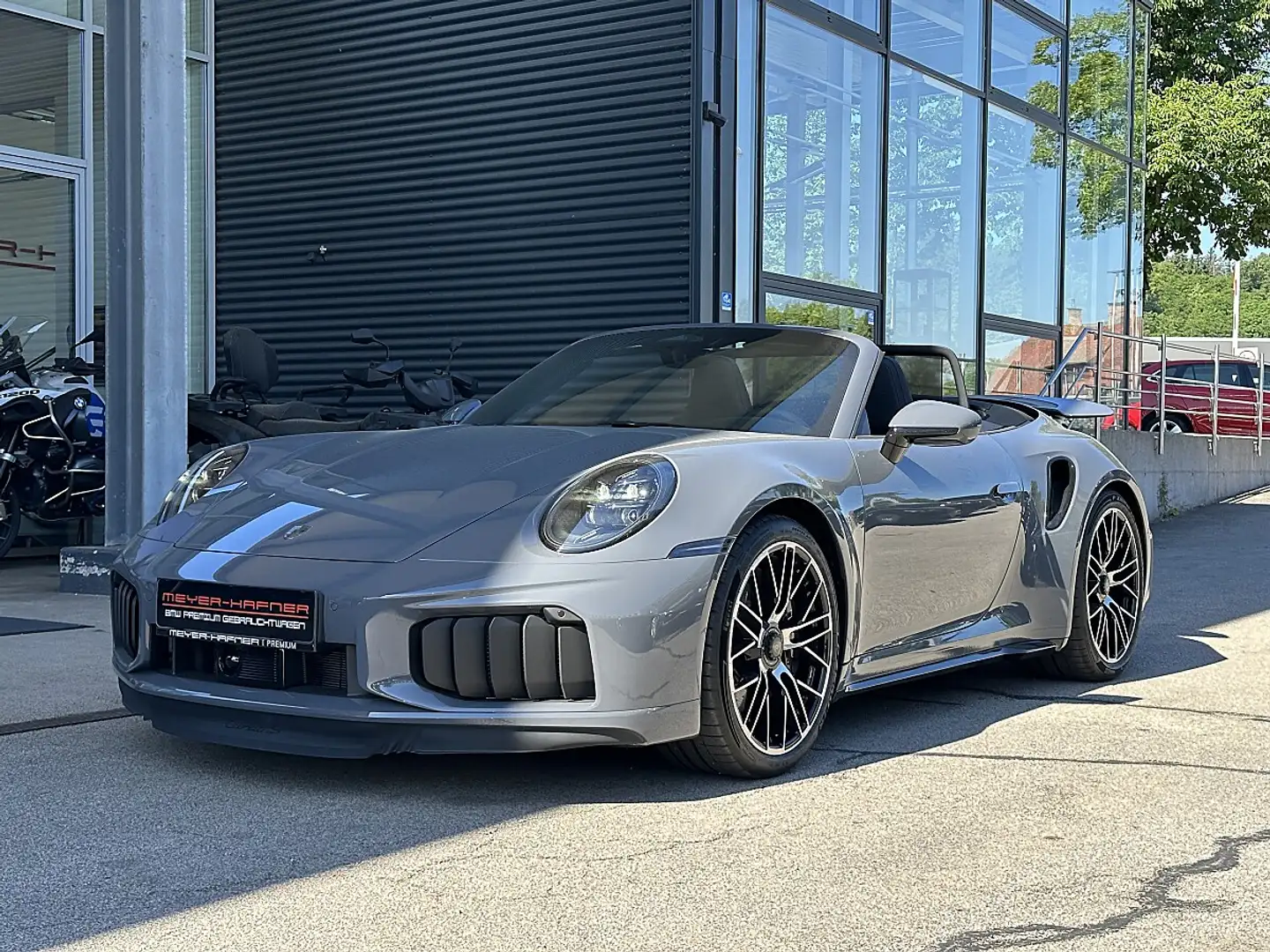 Porsche 992 911 992.2 Carrera Cabrio Turbo S PDK / Lift / B... Grau - 2