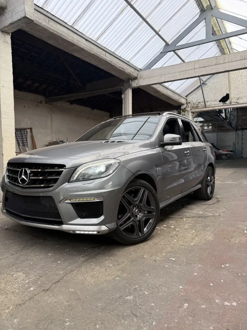 Mercedes-Benz ML 63 AMG Grau - 1