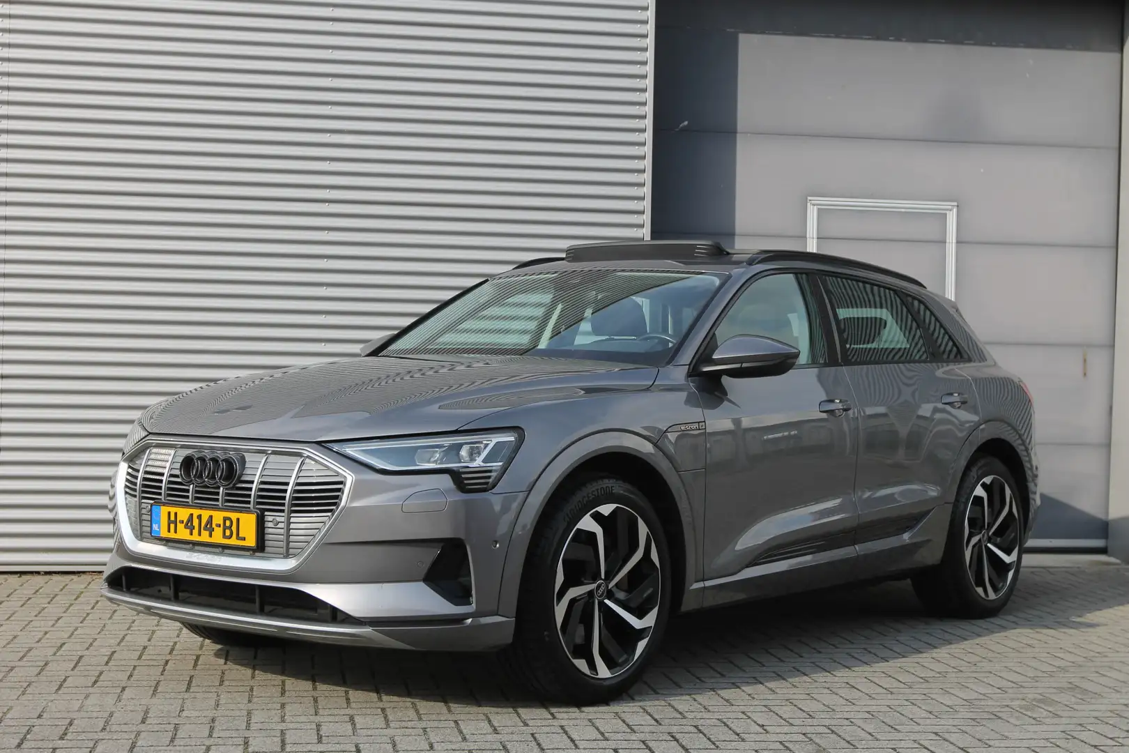 Audi e-tron e-tron 50 quattro Launch edition plus 71 kWh I Led Grijs - 1