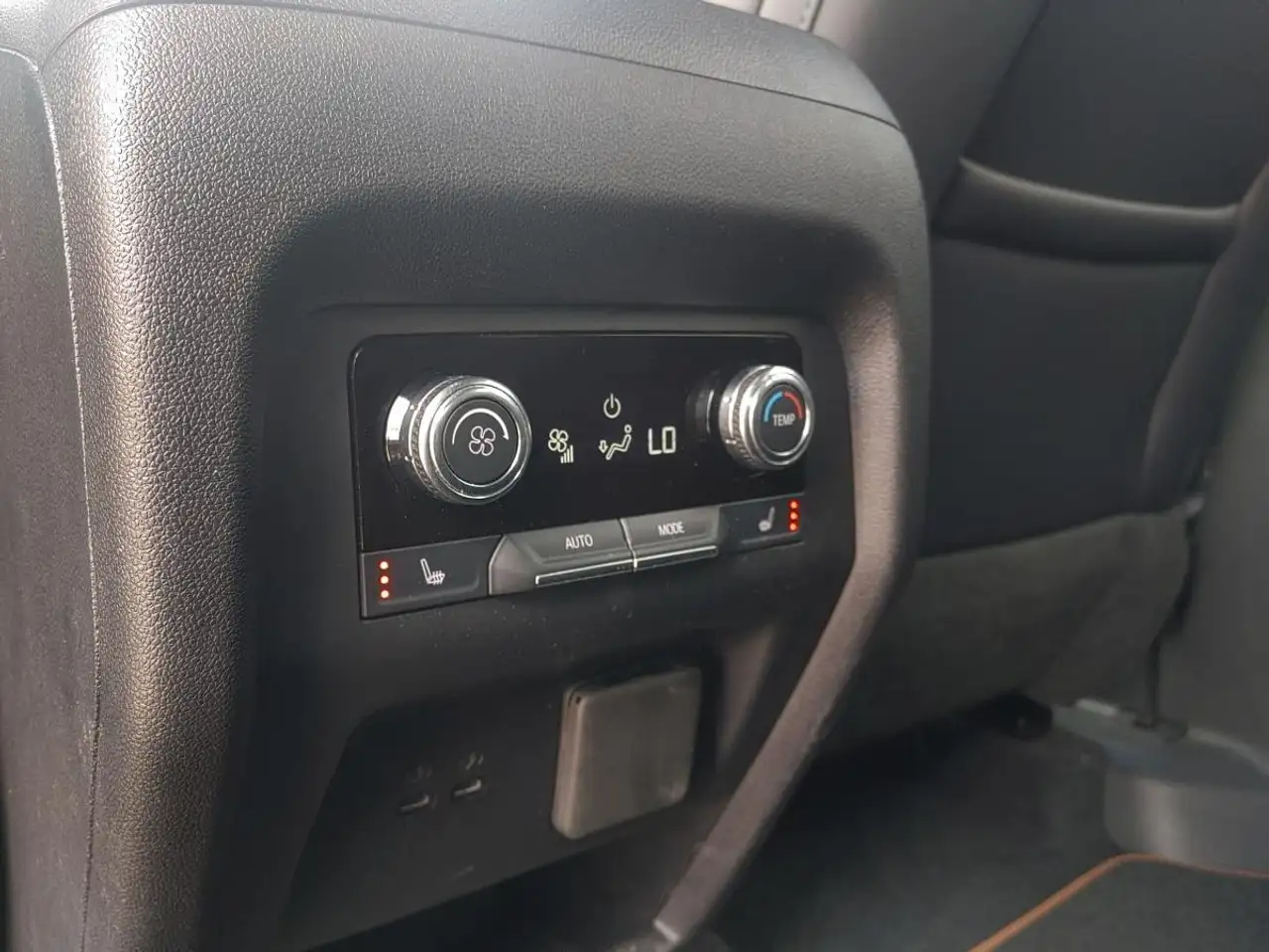 GMC Acadia снимка GMC Acadia