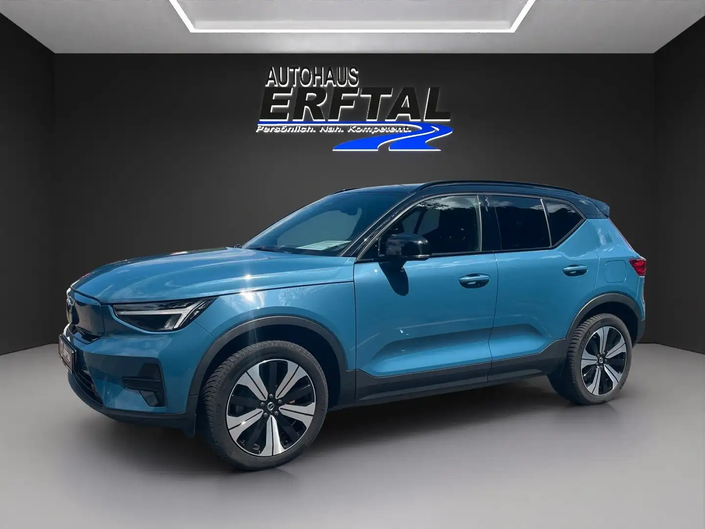 Volvo XC40 Recharge Twin Motor AWD Plus Blau - 1
