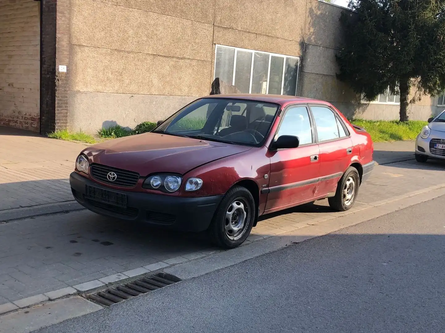 Toyota Corolla 1.4i VVT-i 16v Linea Sol CLIMATISE Brun - 2