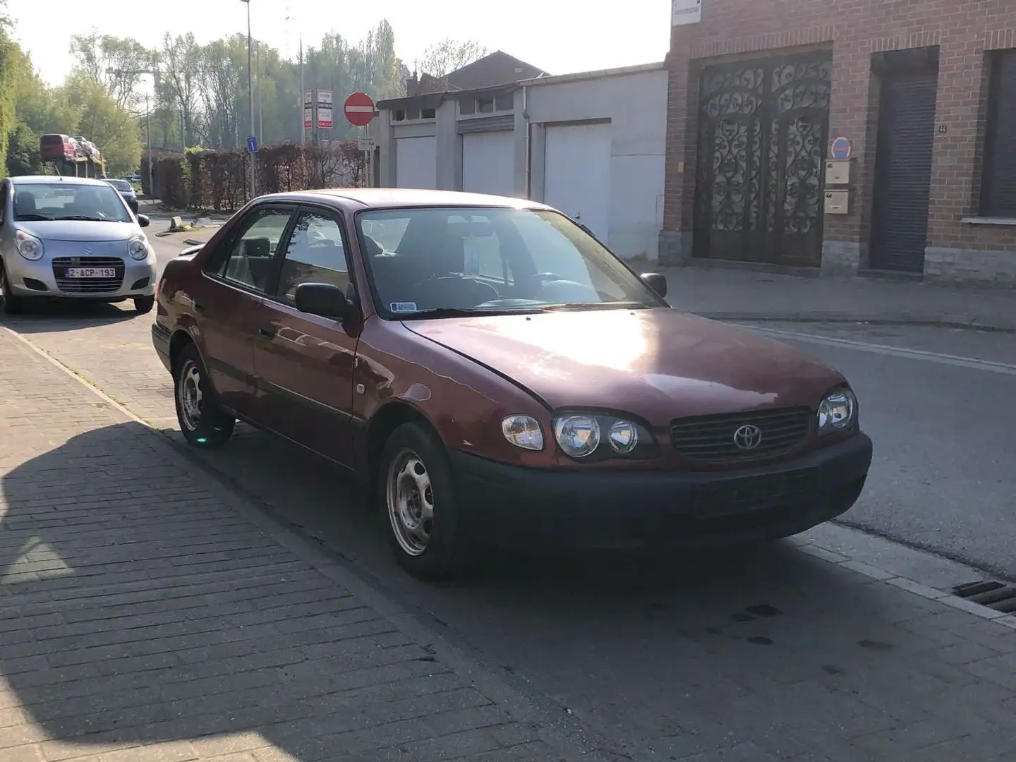 Toyota Corolla 1.4i VVT-i 16v Linea Sol CLIMATISE Brun - 1