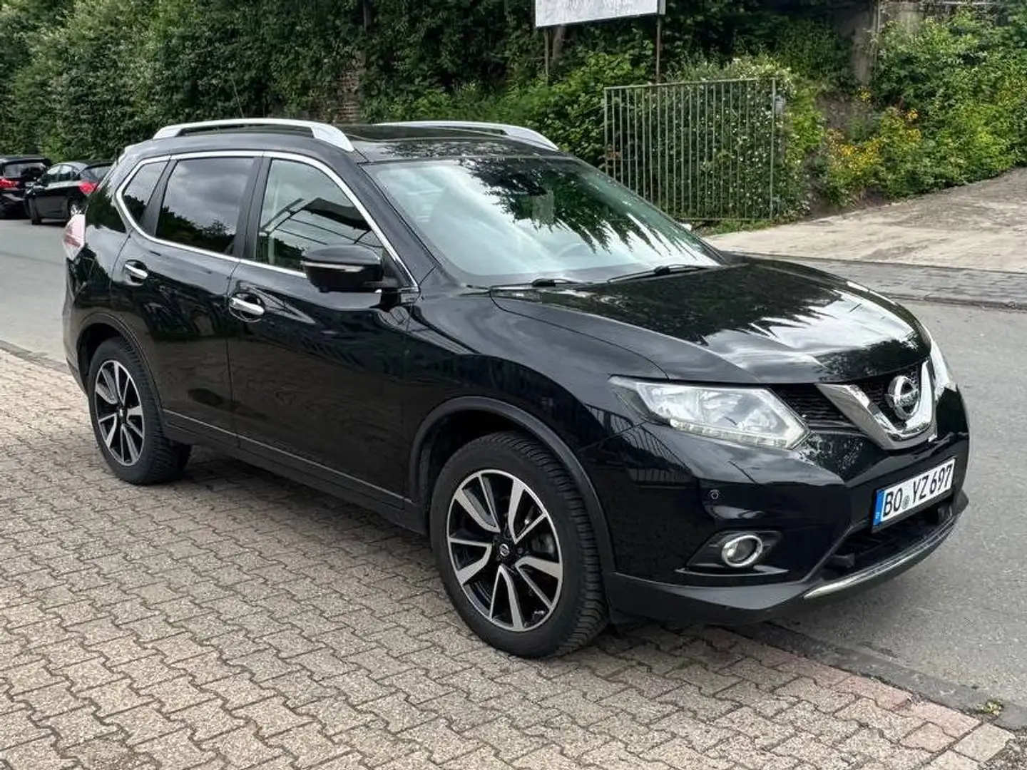 Nissan X-Trail Zu Verkaufen Nissan X-Trail 7 Sitzen. Schwarz - 2
