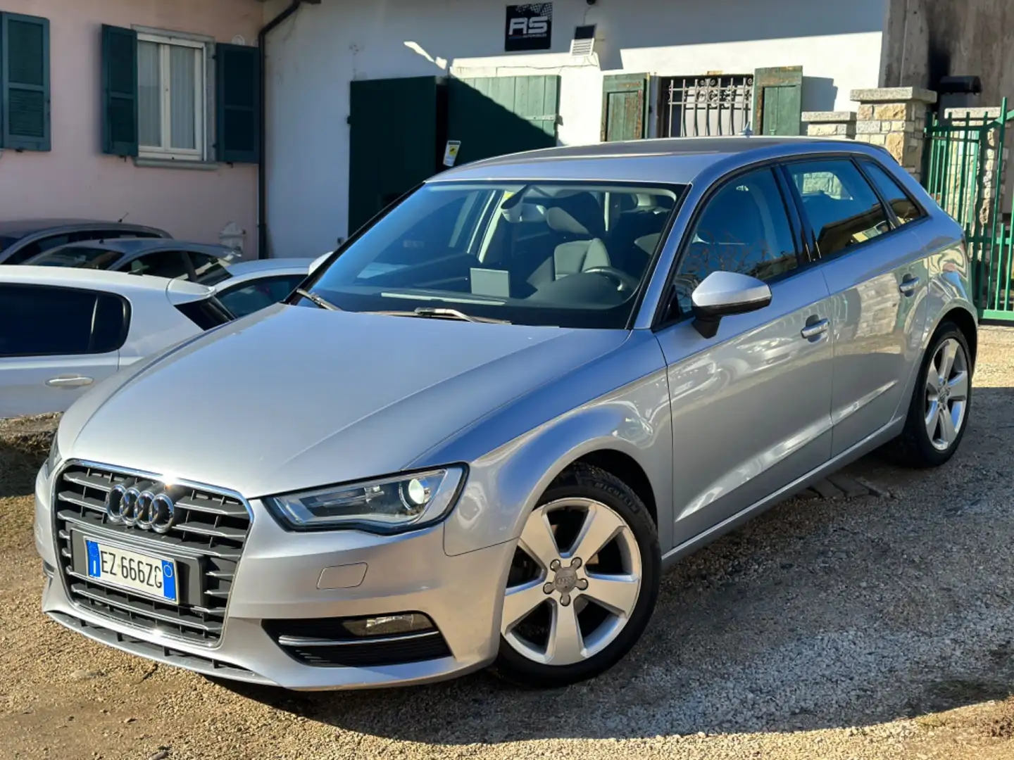Audi A3 SPB 1.6 TDI clean diesel S tronic Ambiente Plateado - 2