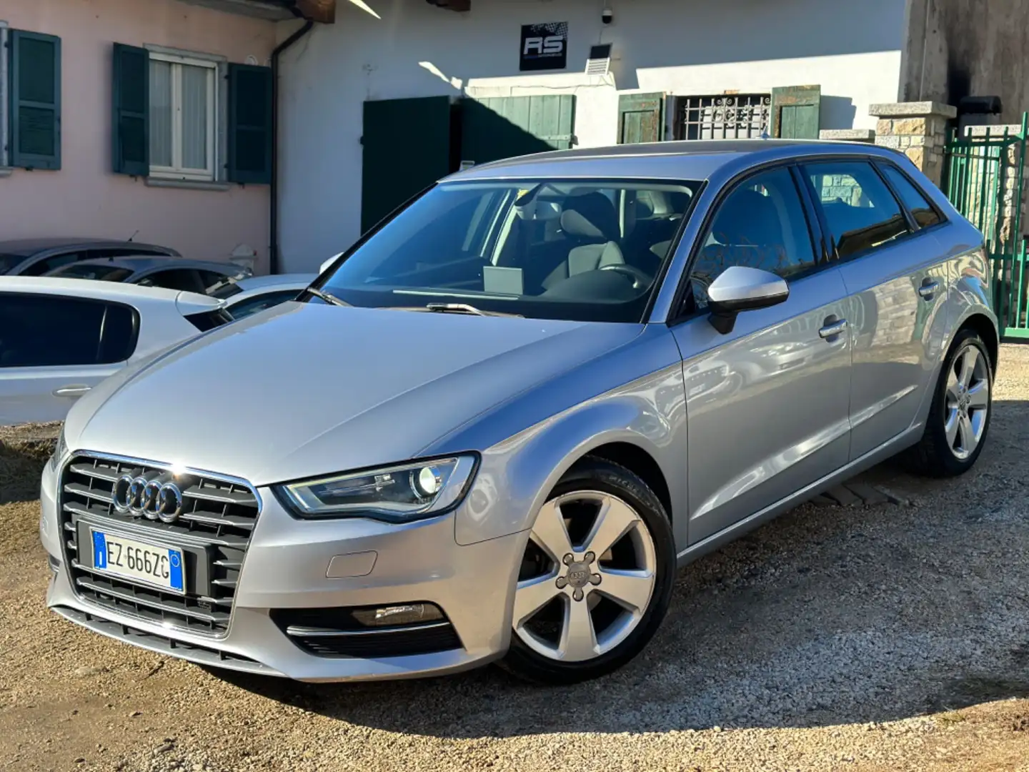 Audi A3 SPB 1.6 TDI clean diesel S tronic Ambiente Plateado - 1