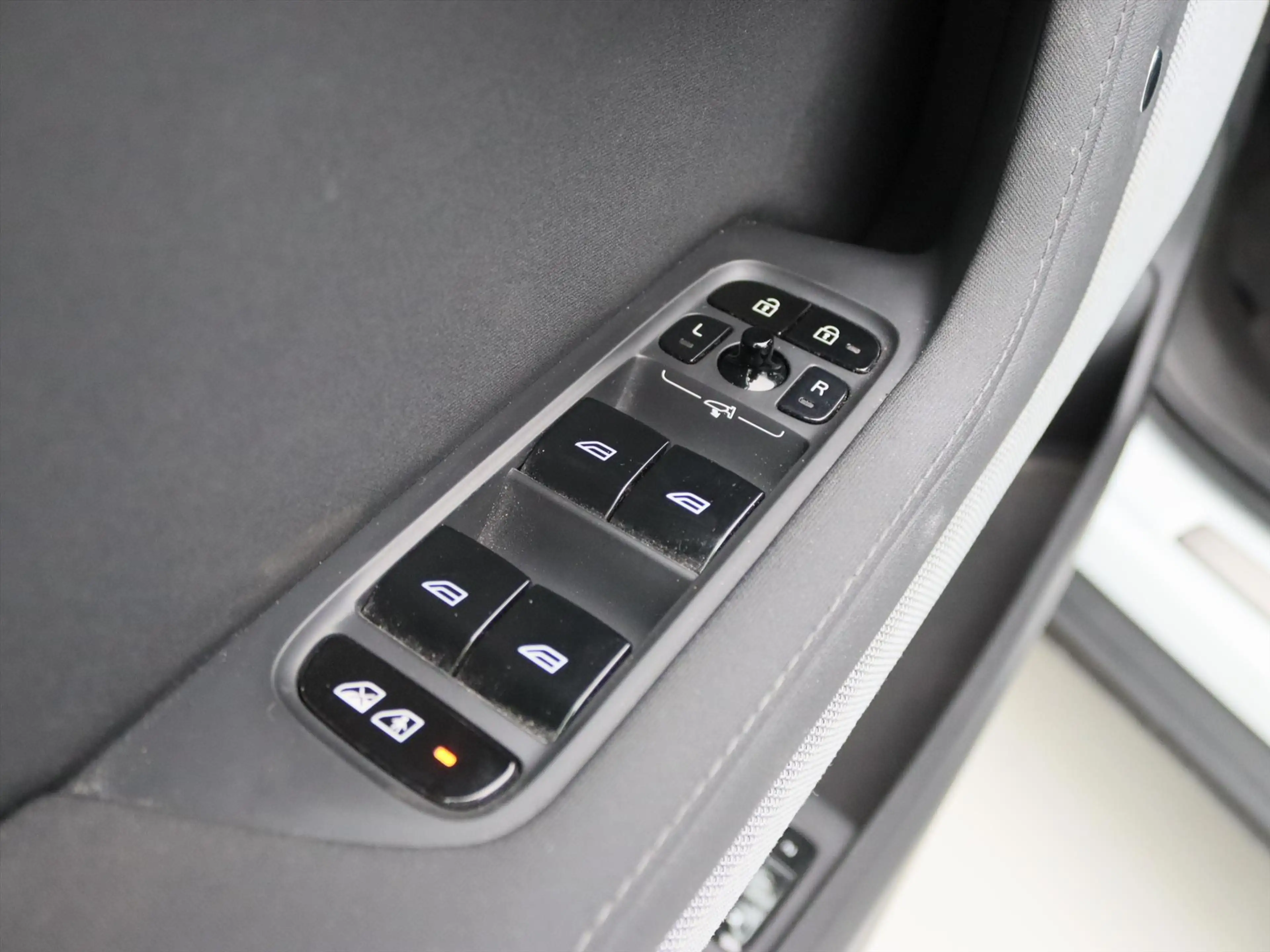 Polestar 2 Long Range Single Motor 78kWh 231PK 93% SoH [ PILO — photo 38