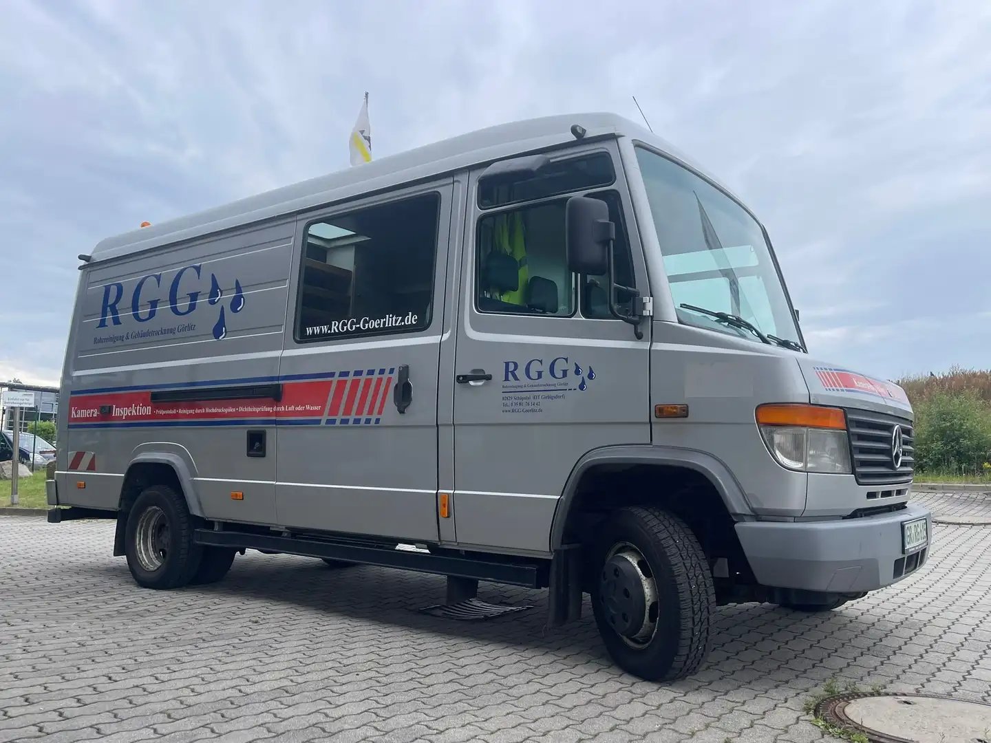 Mercedes-Benz Vario 615 D Vario 668.351 Srebrny - 1
