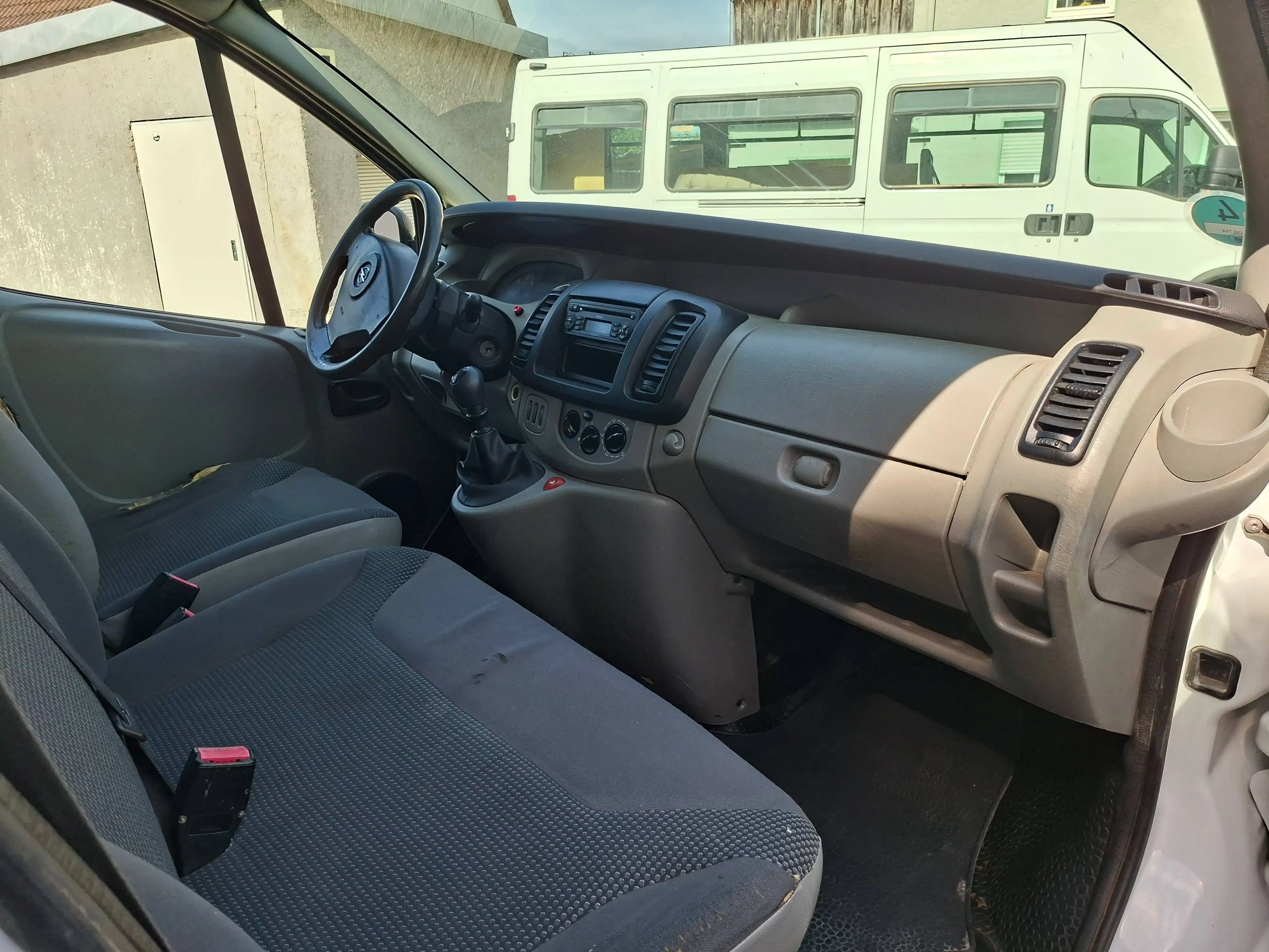 Opel Vivaro Kasten L1H1 2,7t TÜV 2. 2028 117.000 Km!! — photo 9