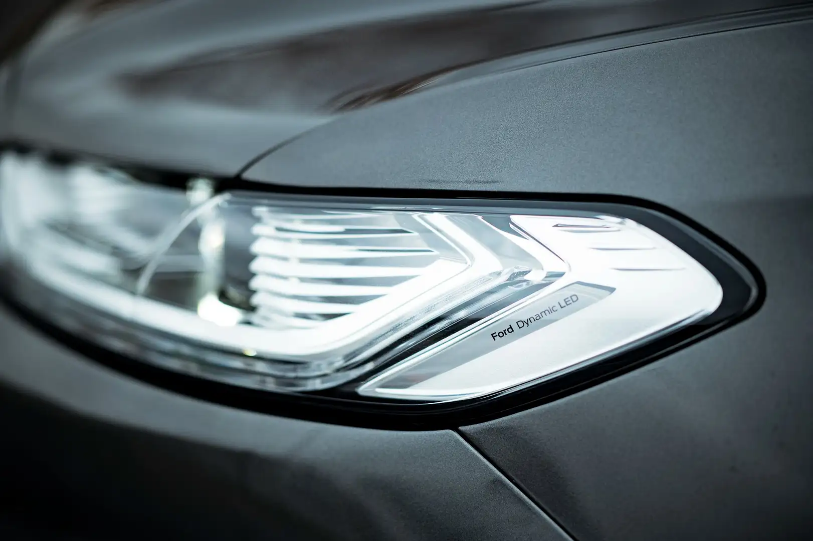 Ford Mondeo Mondeo Vignale 2,0 Hybrid Aut. Vignale Grau - 2