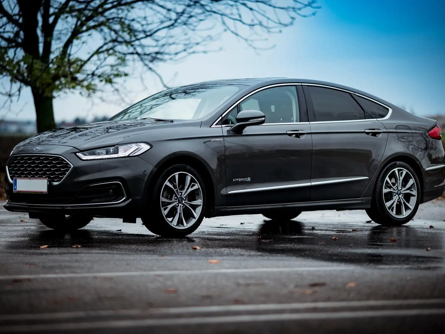 Ford Mondeo Mondeo Vignale 2,0 Hybrid Aut. Vignale Grau - 1