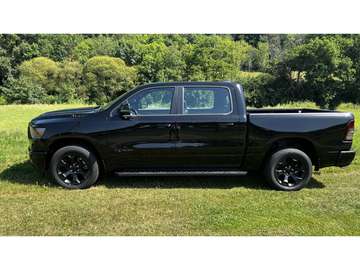 1500 5.7 V8 BiGHORN Black Edition + LPG