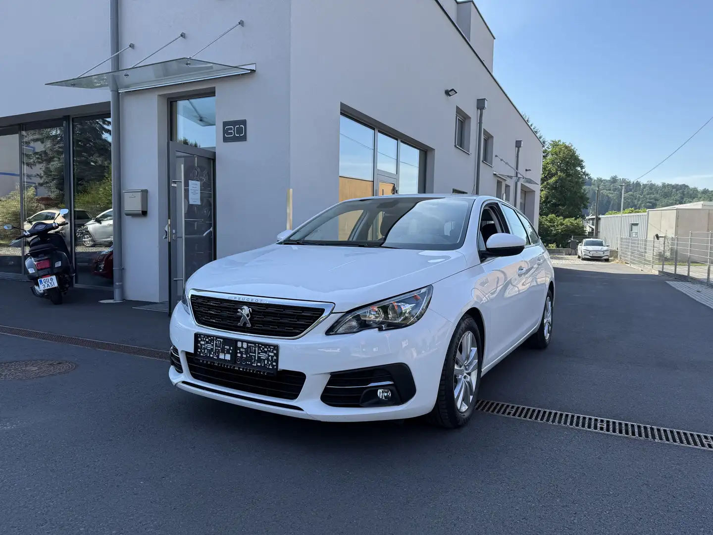 Peugeot 308 SW 1,5 BlueHDI 100 Active S EXTRAS nur 53000km Weiß - 1