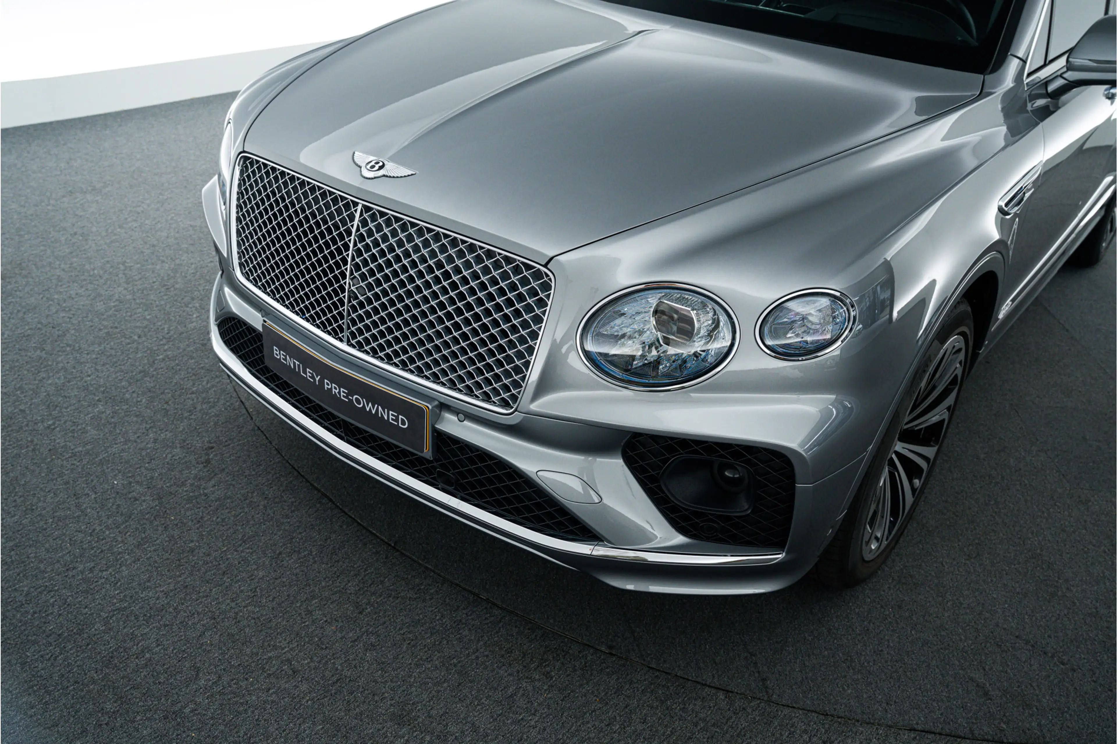 Bentley Bentayga Hybrid MY2021 — photo 10
