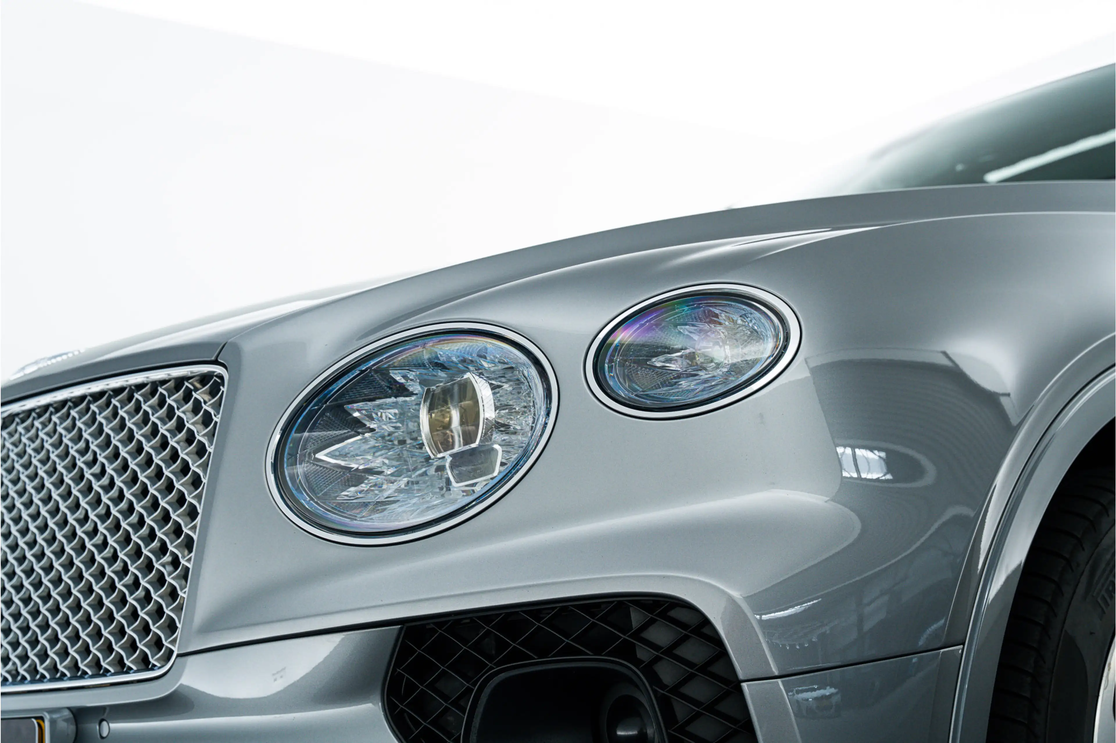 Bentley Bentayga Hybrid MY2021 — photo 12