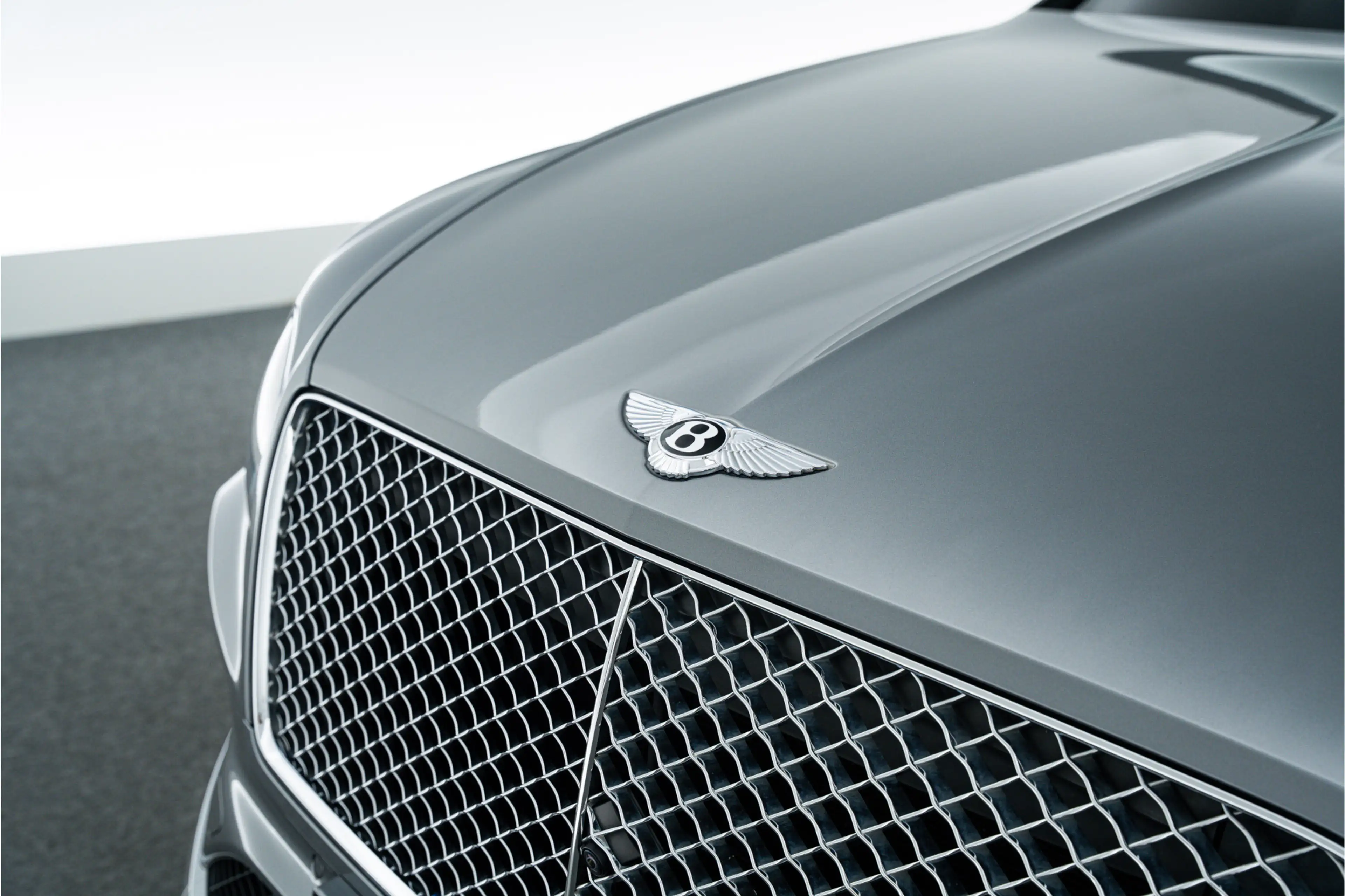Bentley Bentayga Hybrid MY2021 — photo 11