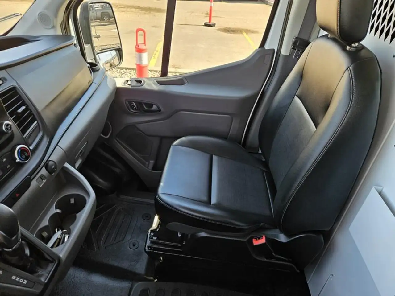 Ford Transit Cargo Van снимка Ford Transit Cargo Van