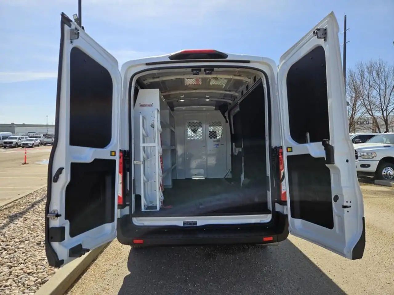 Ford Transit Cargo Van снимка Ford Transit Cargo Van