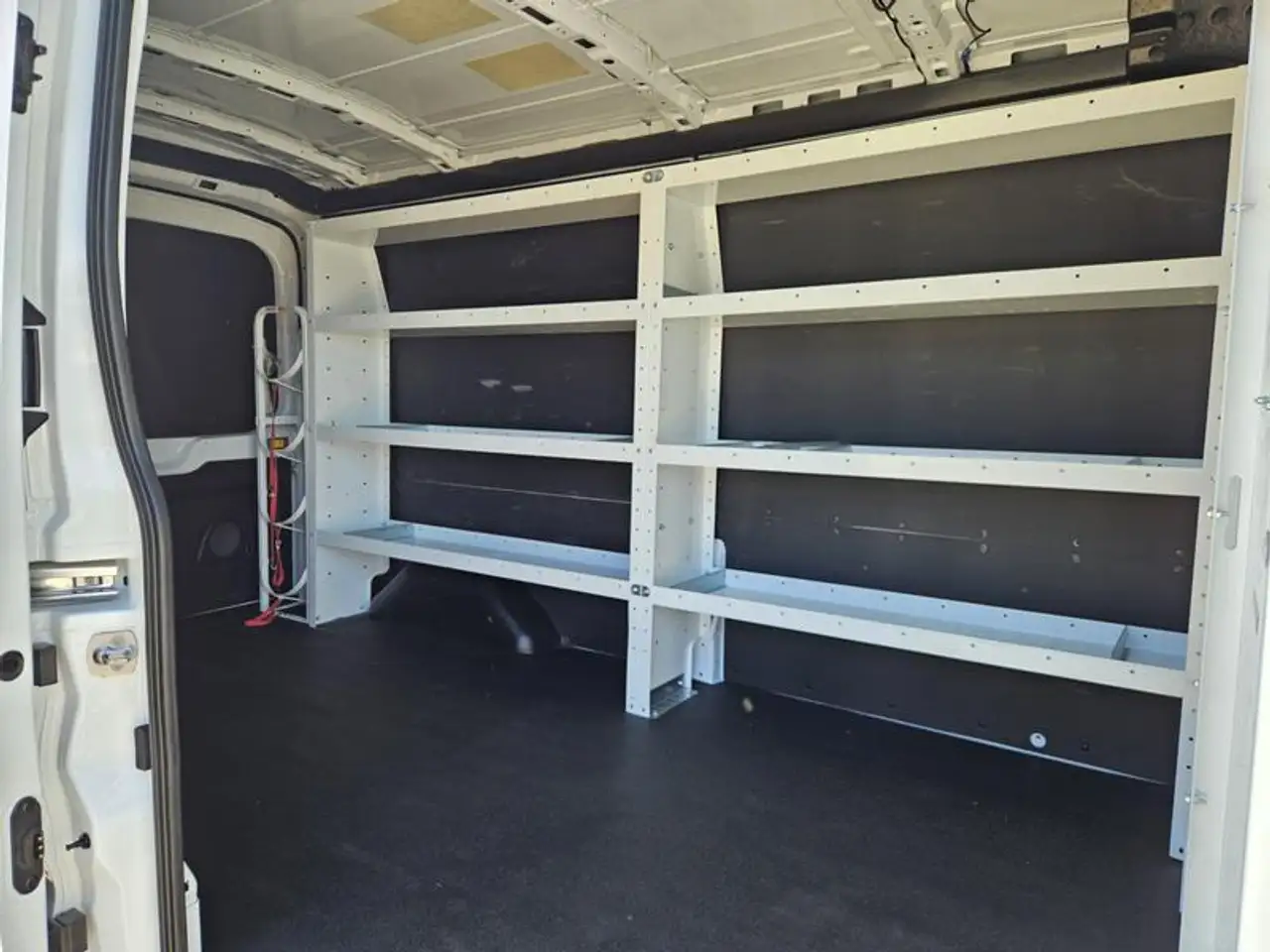 Ford Transit Cargo Van снимка Ford Transit Cargo Van