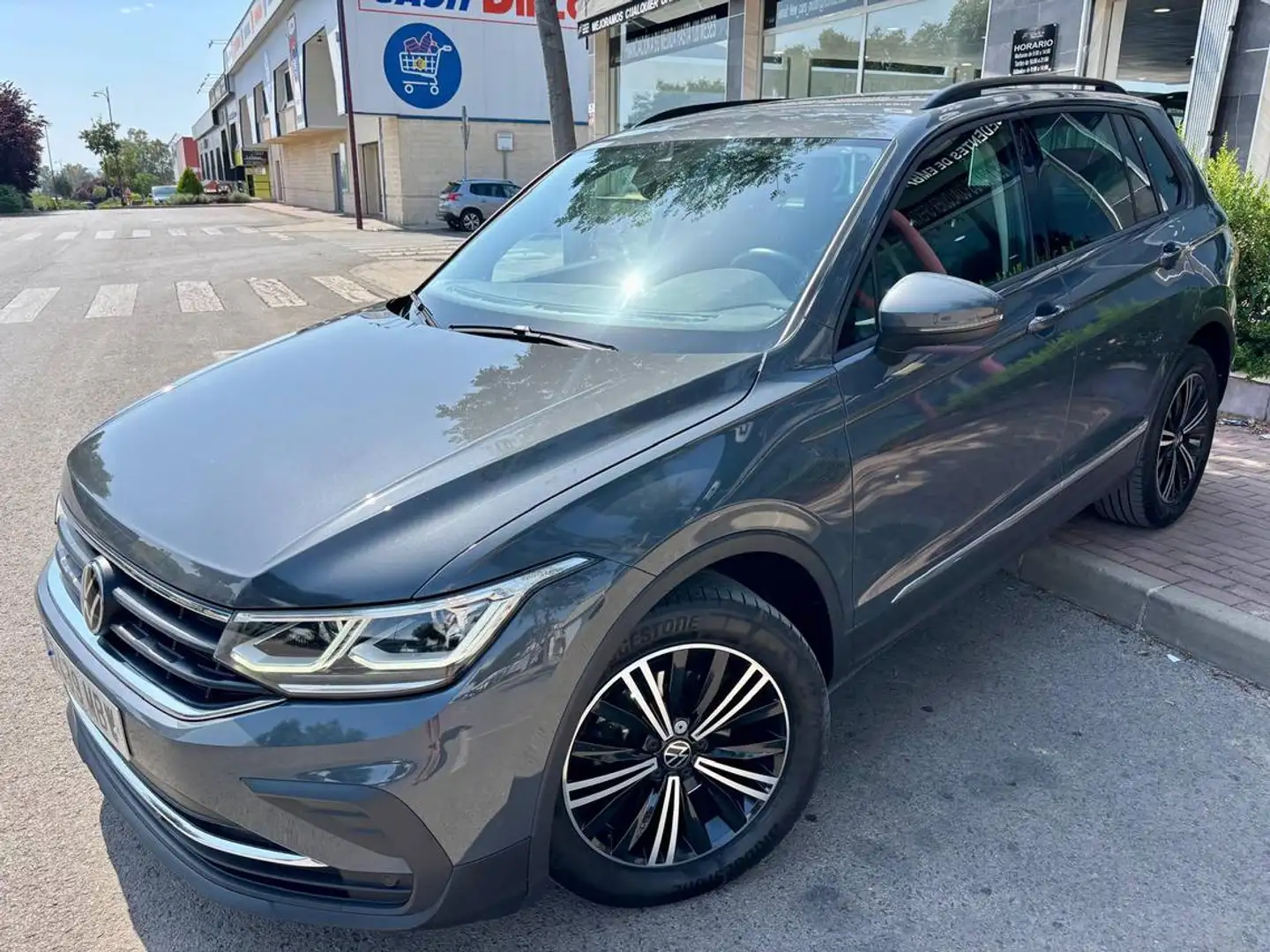 Volkswagen Tiguan 1.5 TSI Life DSG 110kW Grijs - 1