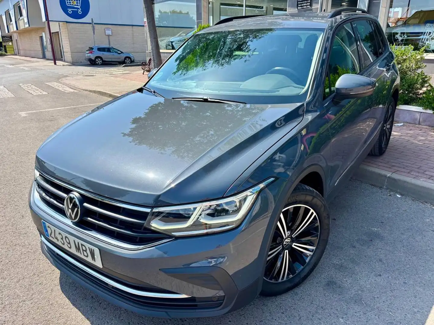 Volkswagen Tiguan 1.5 TSI Life DSG 110kW Grijs - 2